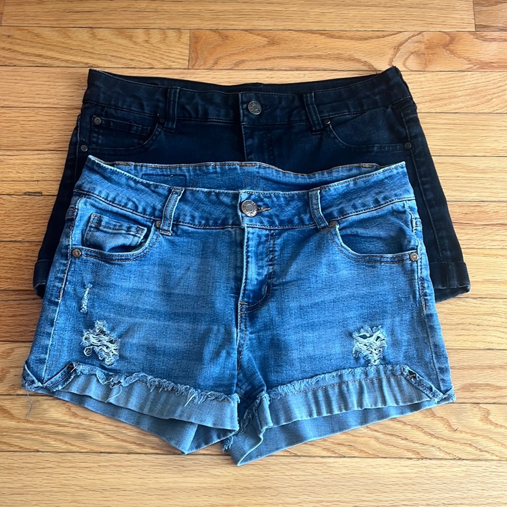 2 pairs of shorts